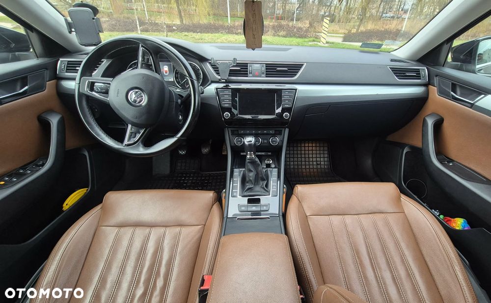 Skoda Superb 1.6 TDI GreenLine - 10