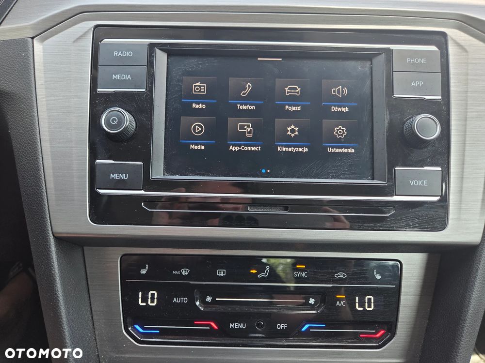 Volkswagen Passat - 16