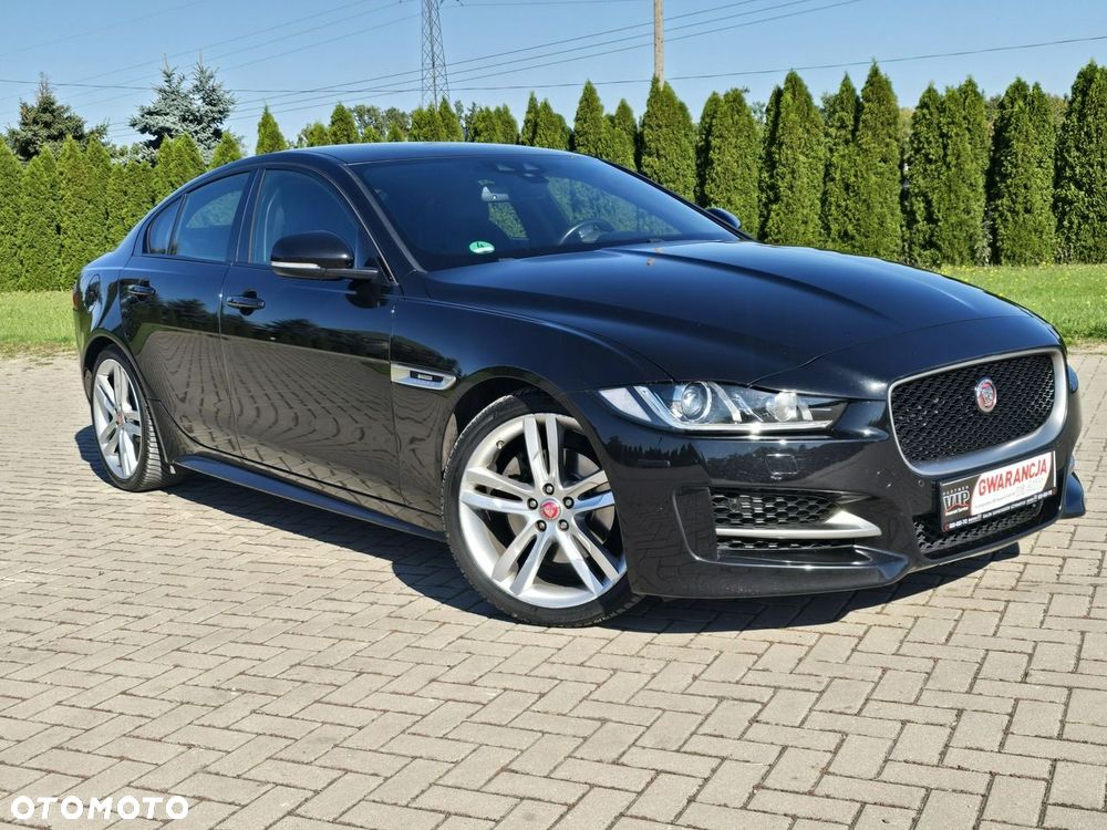 Jaguar XE - 4