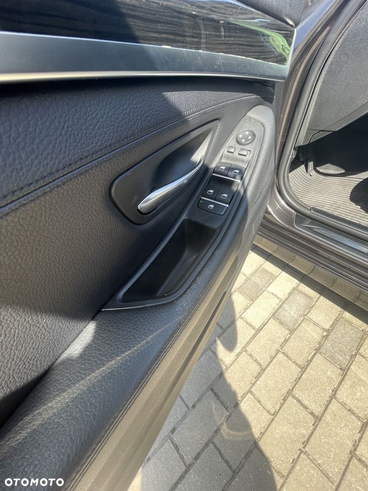 BMW Seria 5 528i xDrive - 24