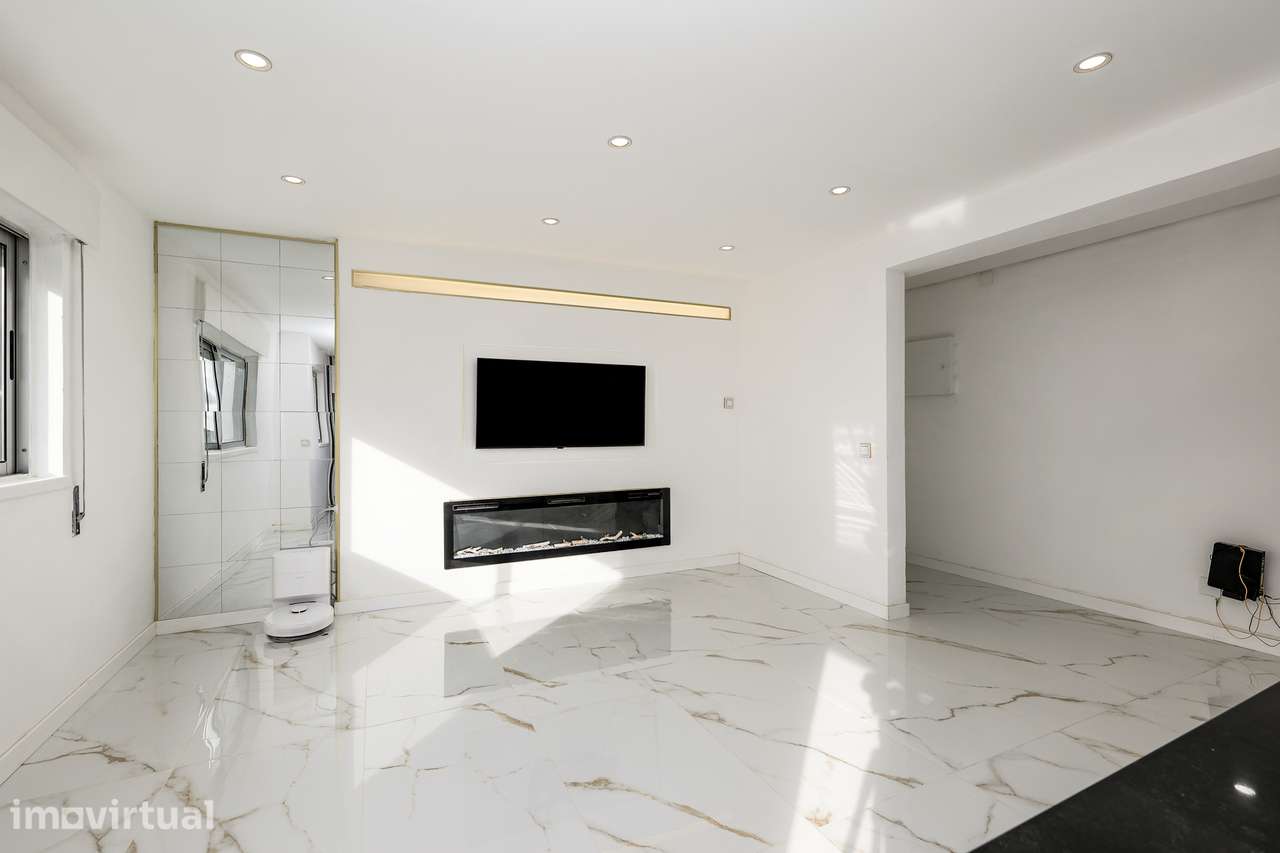 Apartamento Remodelado com 2 Quartos, Elevador e Potencial de Closet e - Grande imagem: 4/28