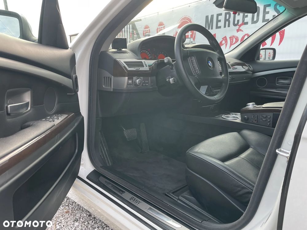BMW Seria 7 750i - 31