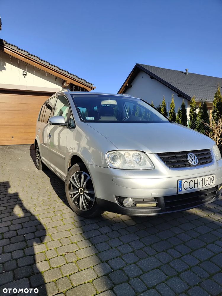 Volkswagen Touran 2.0 TDI DSG Highline - 3