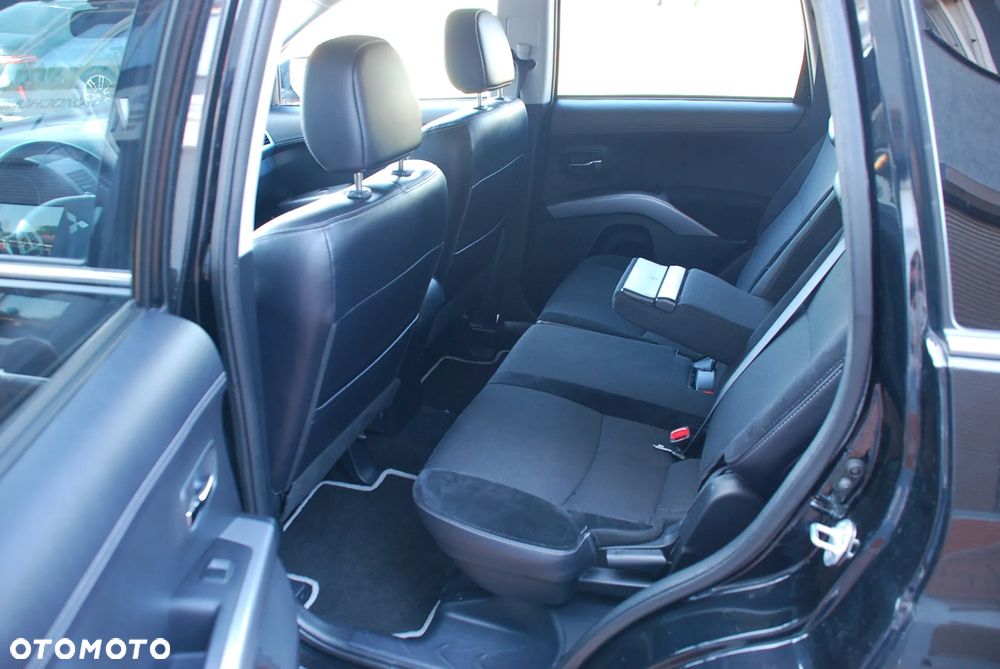 Mitsubishi Outlander 2.0 Intense NAVI 2WD EU5 CVT - 15