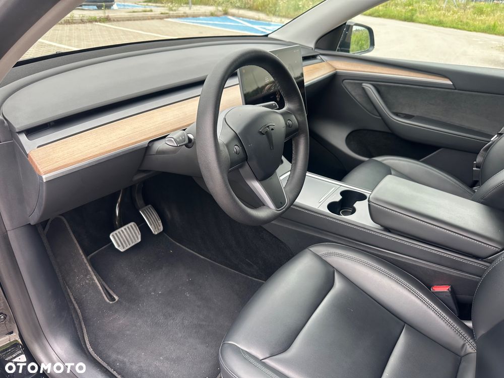 Tesla Model Y Long Range AWD - 26