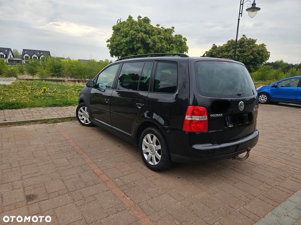 Volkswagen Touran 2.0 TDI Highline DSG - 5