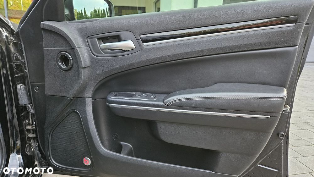 Chrysler 300s - 9