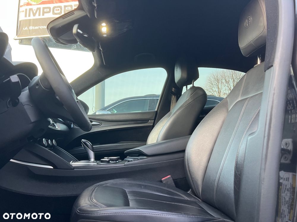 Alfa Romeo Stelvio 2.0 Turbo 16V AT8-Q4 Executive - 15