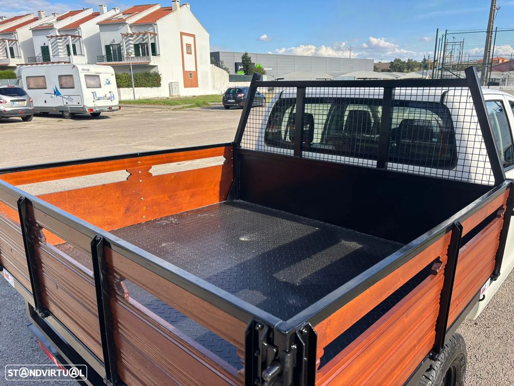 Toyota Hilux 2.4 D-4D 4WD CD CM - 6