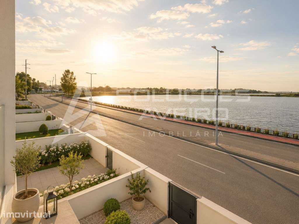 Moradia T4 de Arquitetura Contemporânea com 4 Suites, Jardim e Chur... - Grande imagem: 2/39