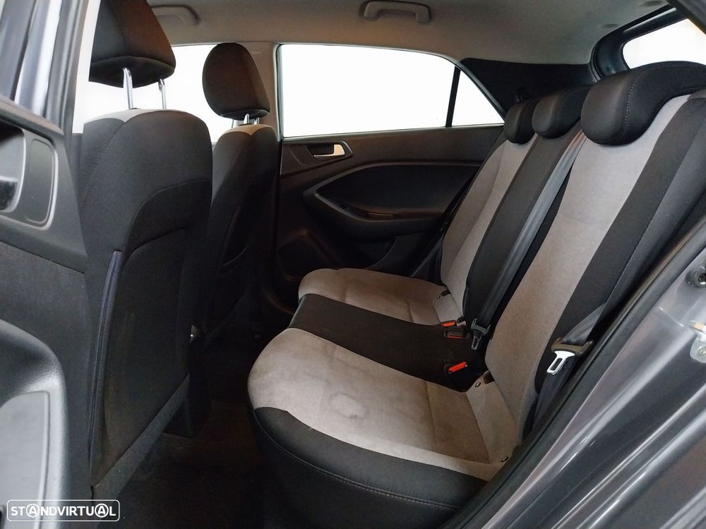 Hyundai i20 1.1 CRDi Comfort+Pack Look+JLL16 - 9