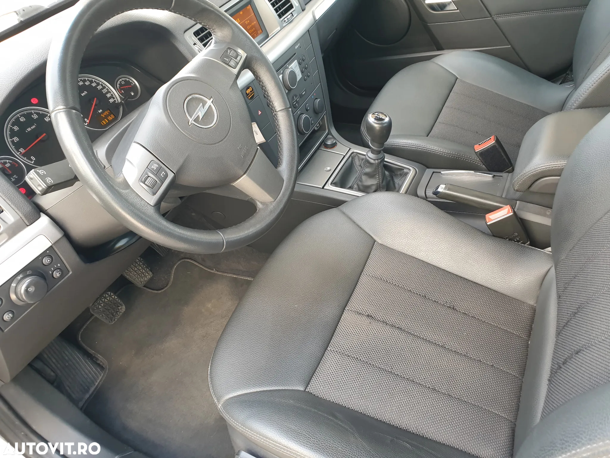 Opel Vectra 1.6i Essentia - 8