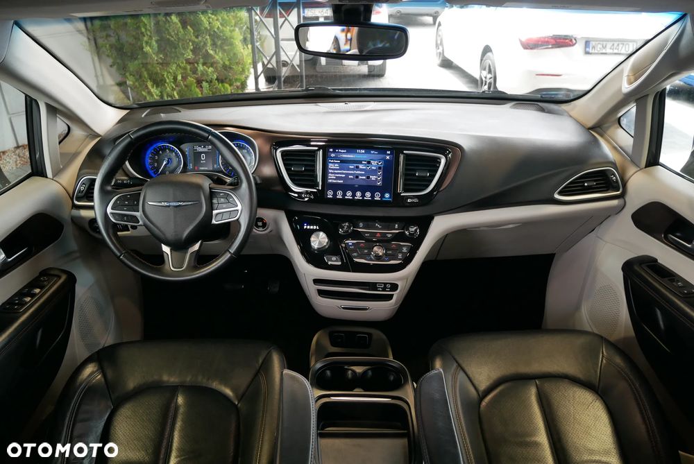 Chrysler Pacifica - 16