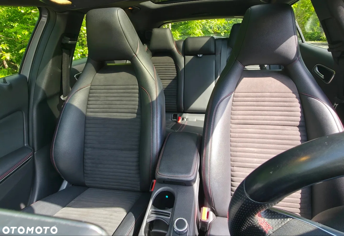 Mercedes-Benz GLA - 8