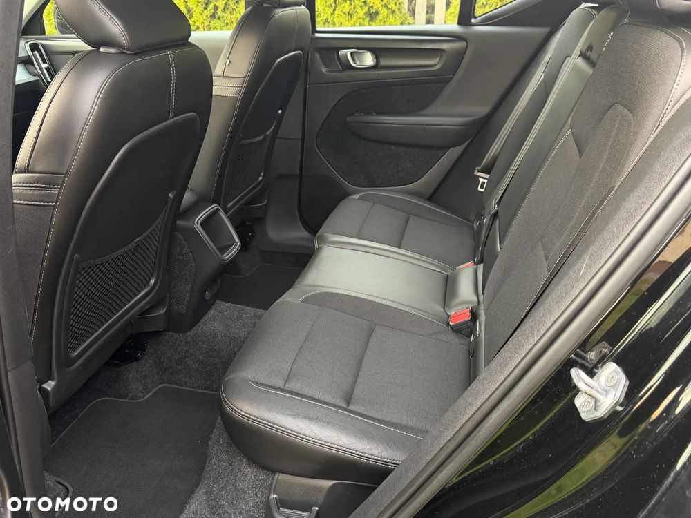 Volvo XC 40 D3 AWD Momentum Pro - 21