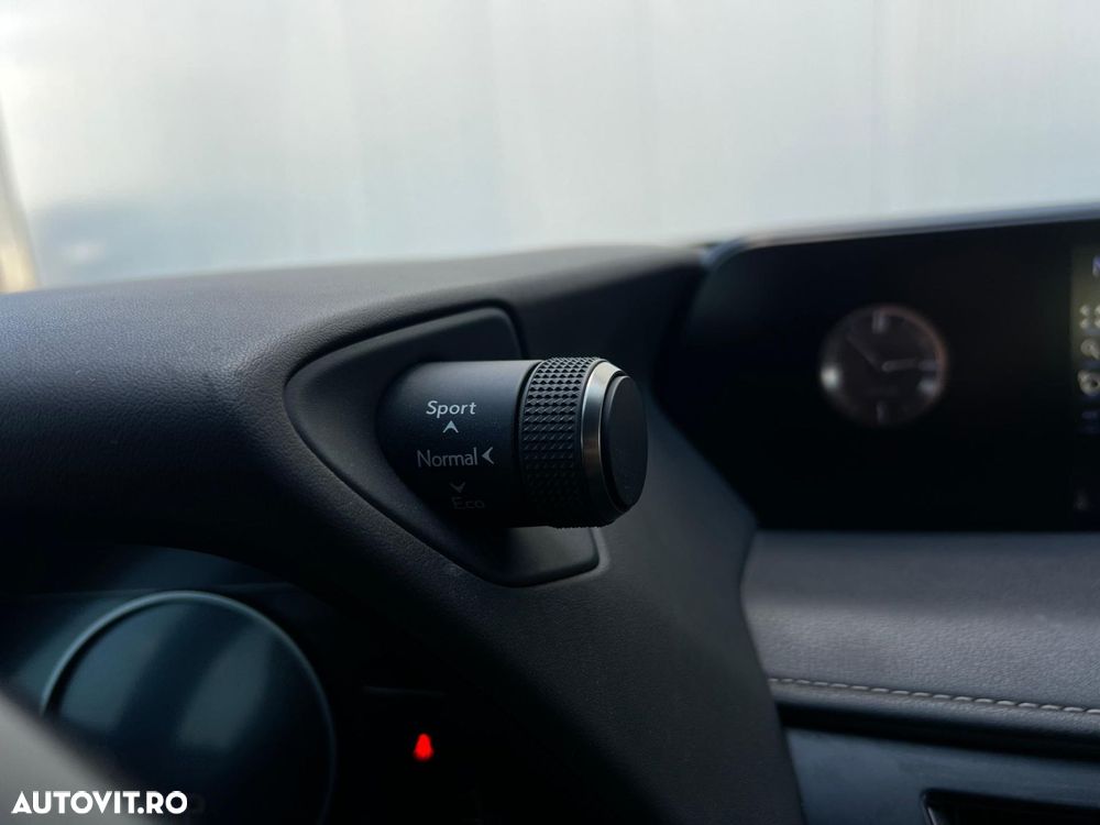 Lexus UX - 22