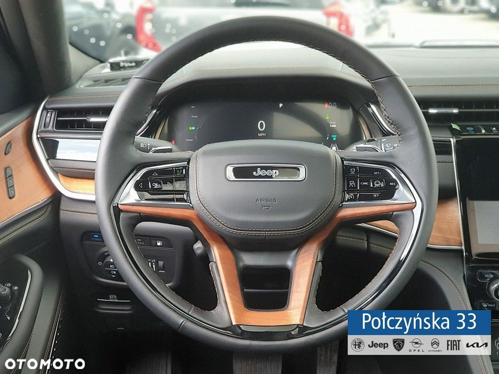 Jeep Grand Cherokee - 35