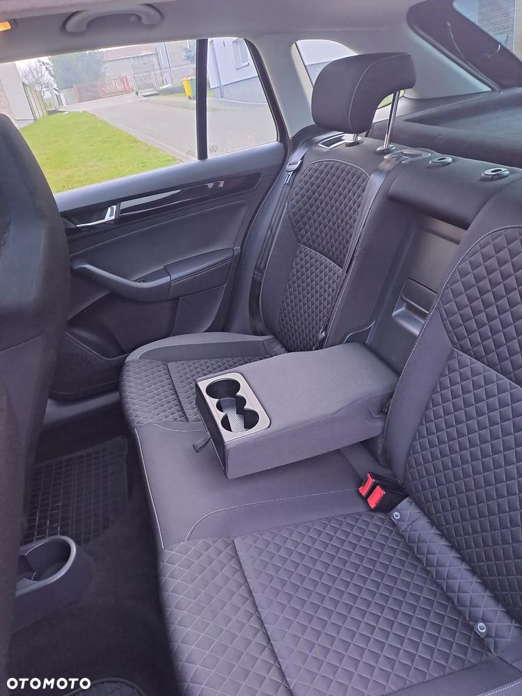 Skoda RAPID 1.0 TSI Style - 17