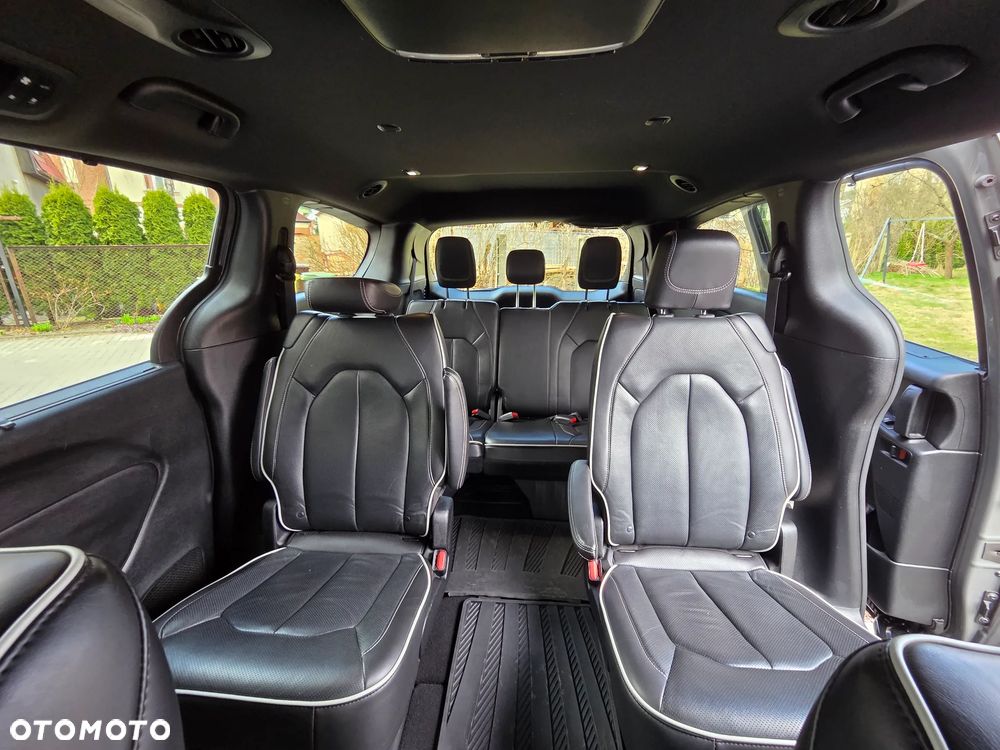 Chrysler Pacifica - 23