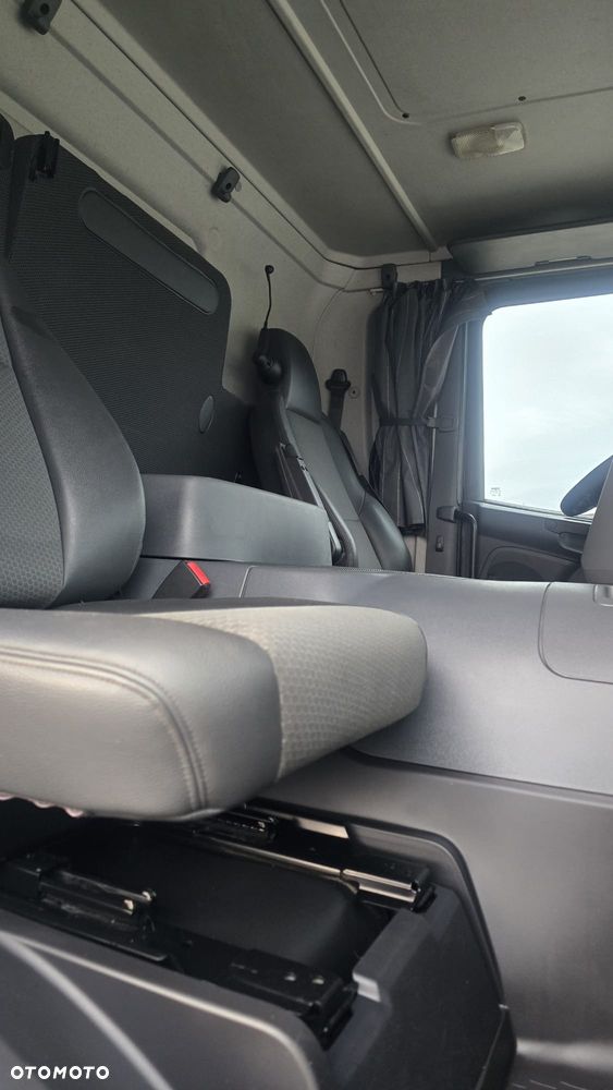 Scania P250 Euro 6 21 palet super stan niski przebieg rama do zabudowy kurierka laweta - 33