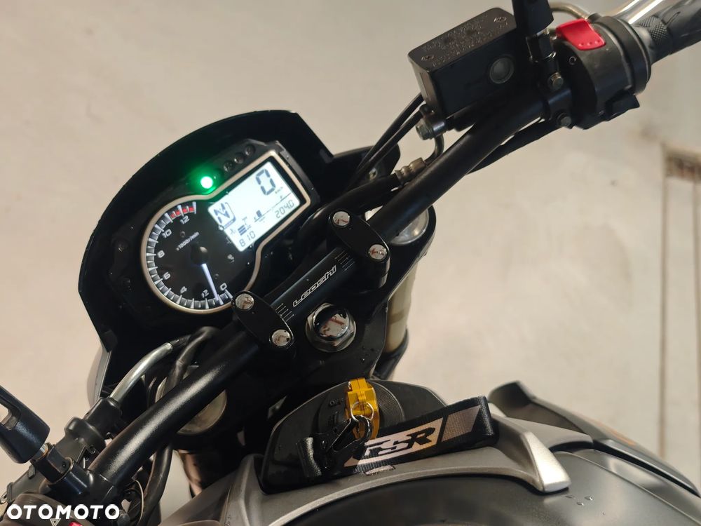 Suzuki GSR - 5
