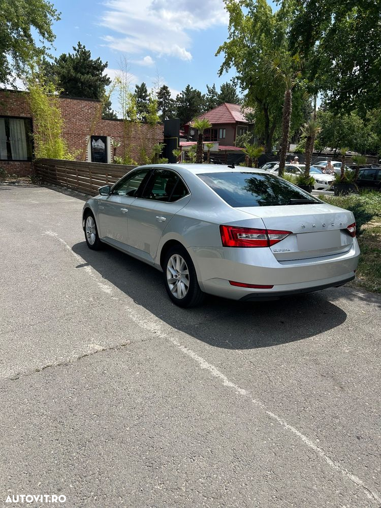 Skoda Superb 2.0 TDI DSG Ambition - 6
