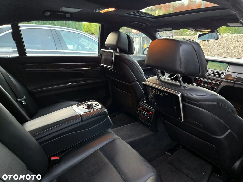 BMW Seria 7 750Li - 11