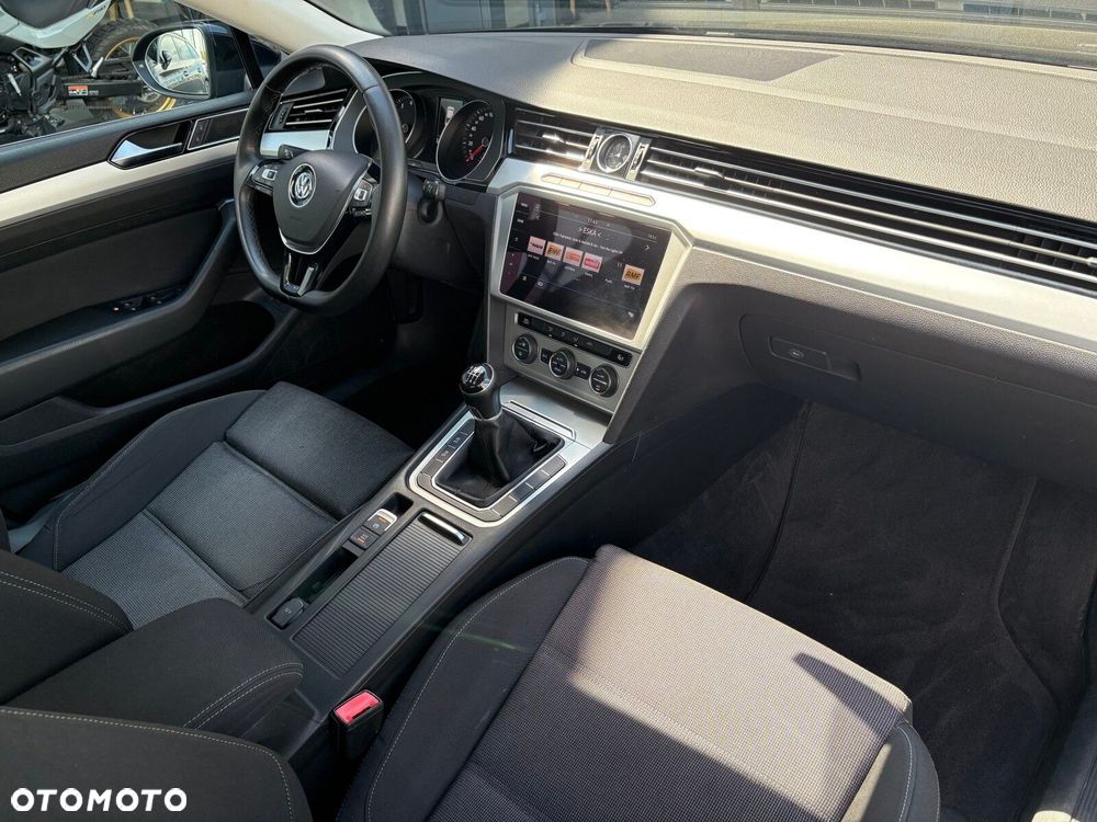 Volkswagen Passat - 15