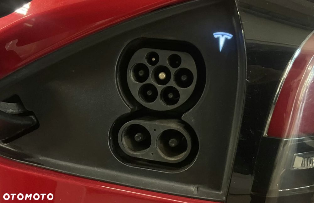 Tesla Model S AWD - 8