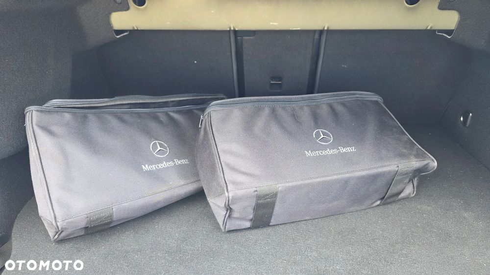 Mercedes-Benz CLA 250 e 8G-DCT AMG Line - 24