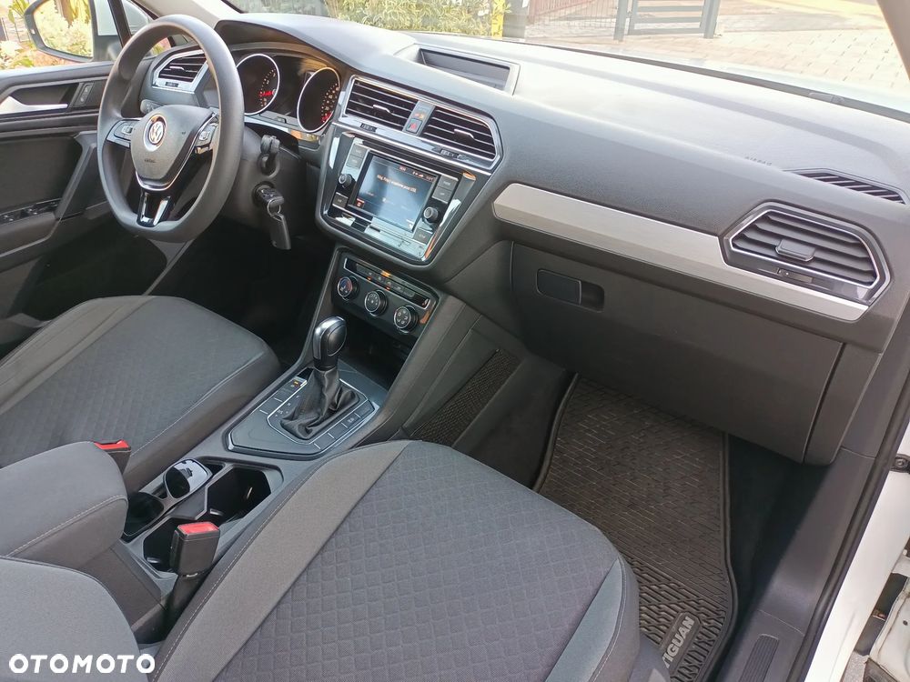 Volkswagen Tiguan - 10