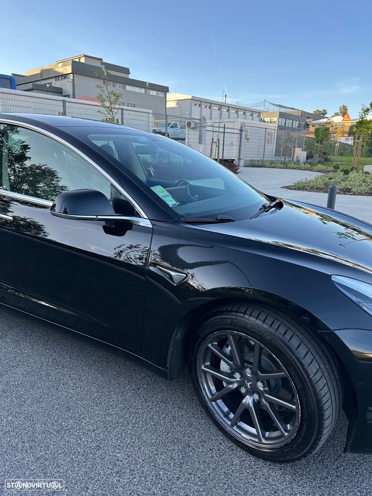Tesla Model 3 - 10