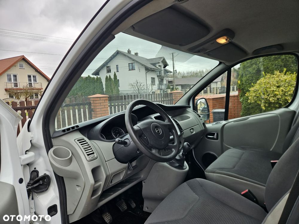Opel Vivaro - 8