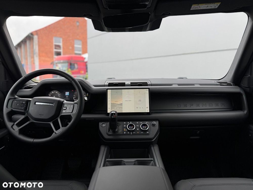 Land Rover Defender - 24