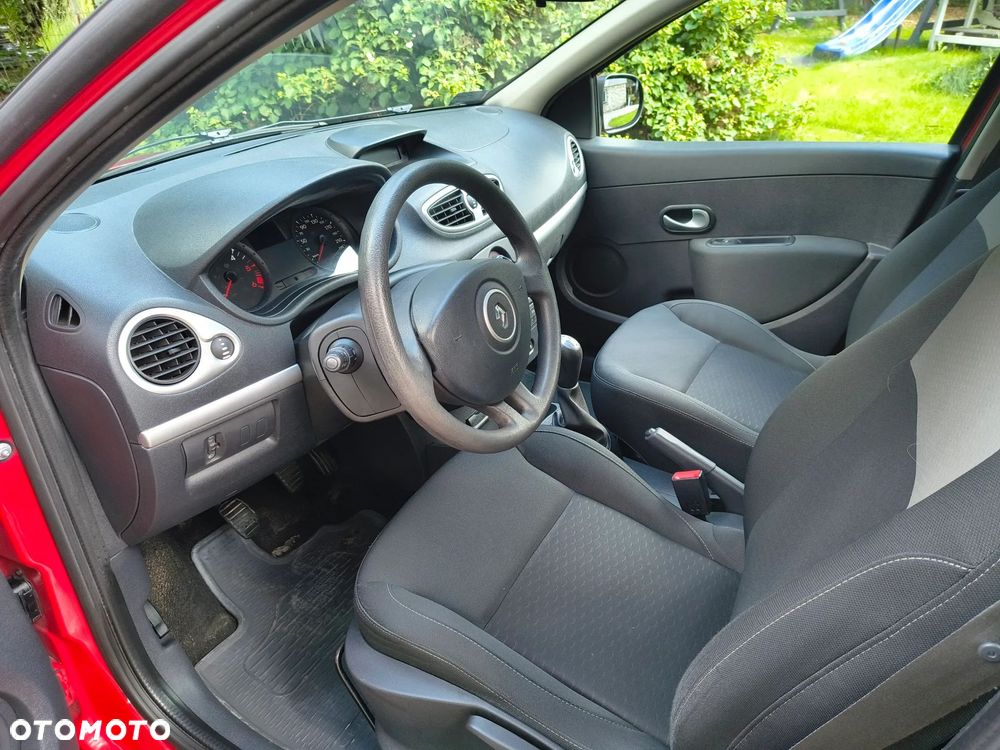 Renault Clio 1.5 dCi Alize - 10