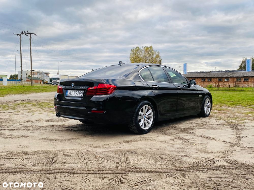 BMW Seria 5 528i xDrive - 5