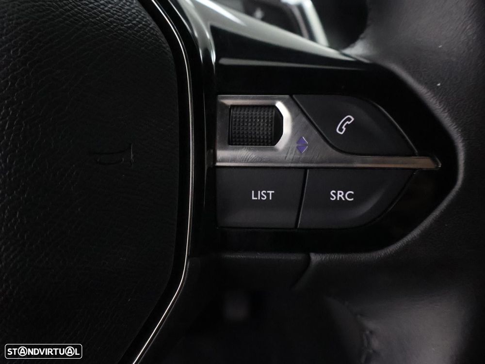Peugeot 2008 1.2 PureTech Allure Pack EAT8 - 18