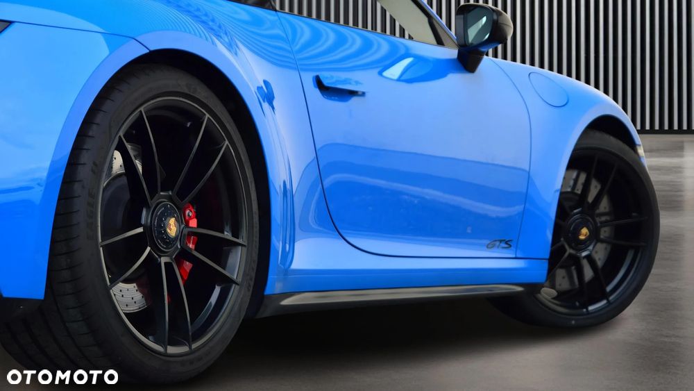 Porsche 911 Carrera 4 GTS - 12