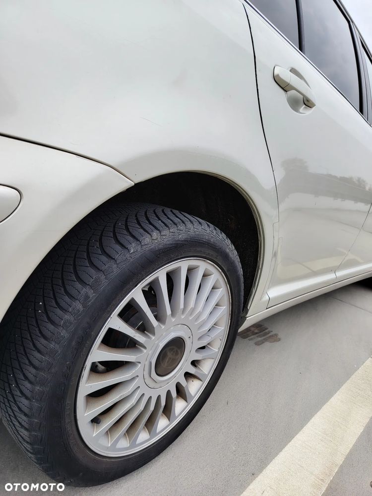 Toyota Avensis - 15