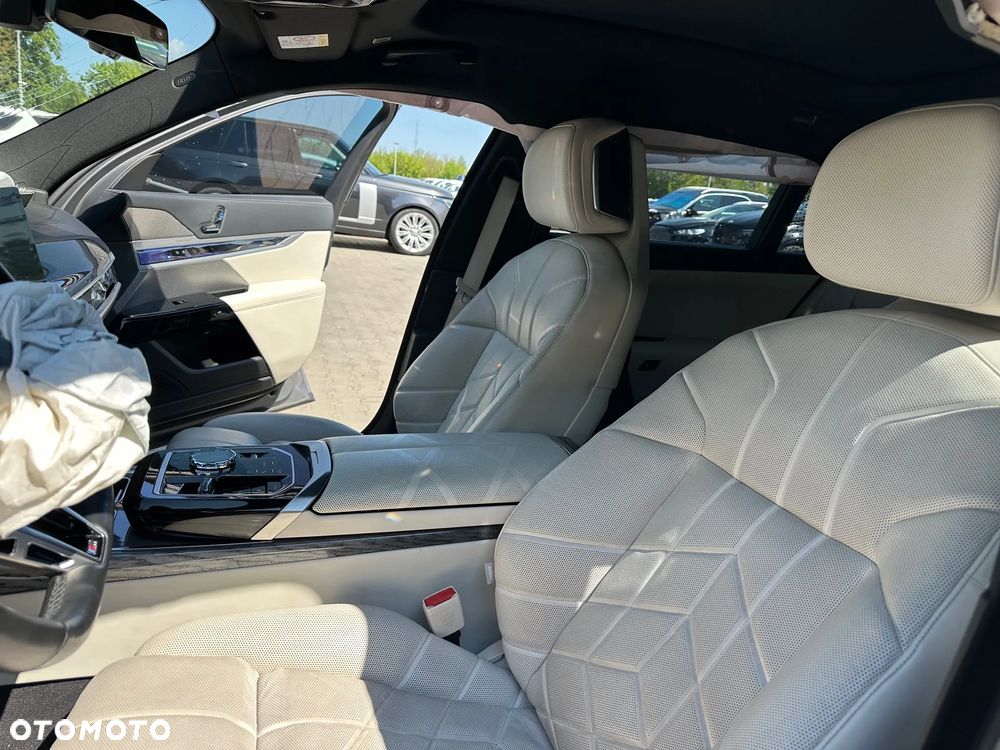 BMW Seria 7 - 11