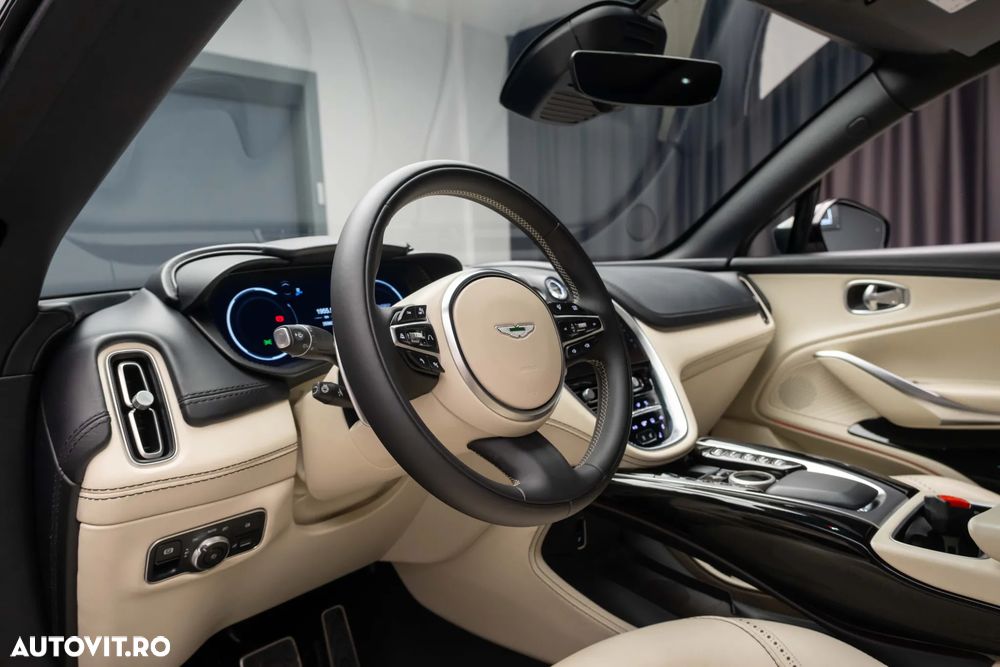 Aston Martin DBX - 14