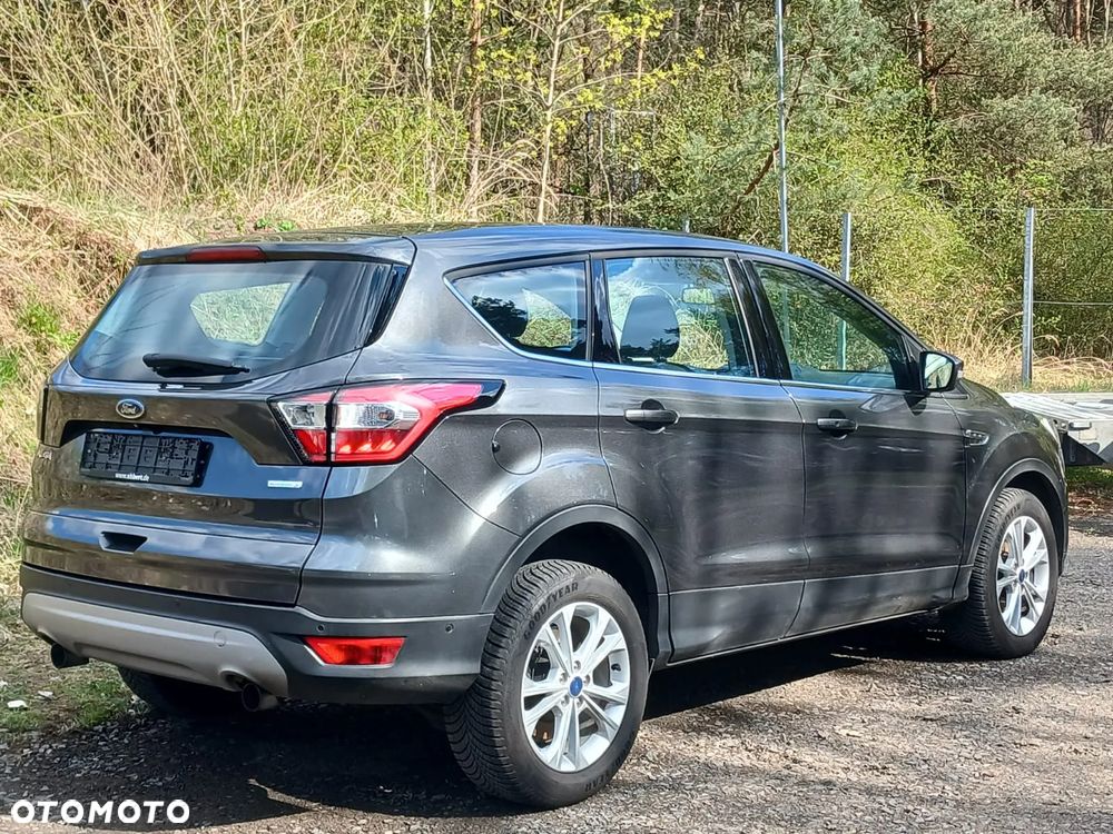 Ford Kuga 1.5 EcoBoost 2x4 Titanium - 13
