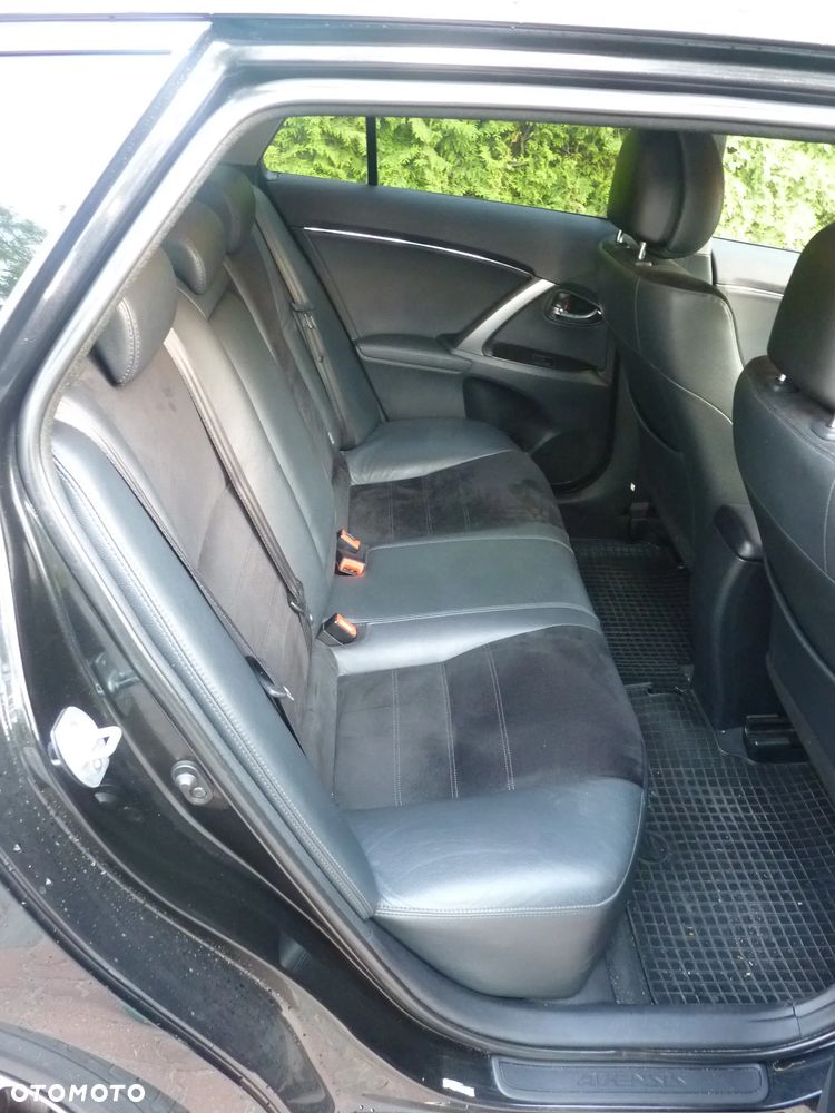 Toyota Avensis 1.8 Executive - 24