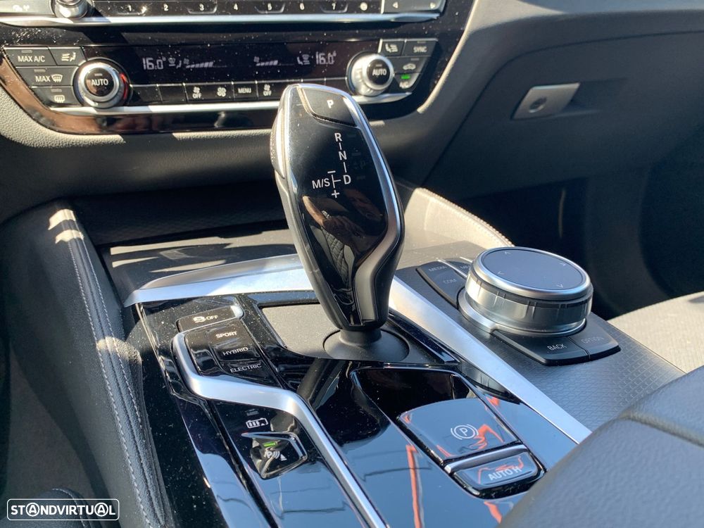 BMW 530 e Pack Desportivo M Pro - 33