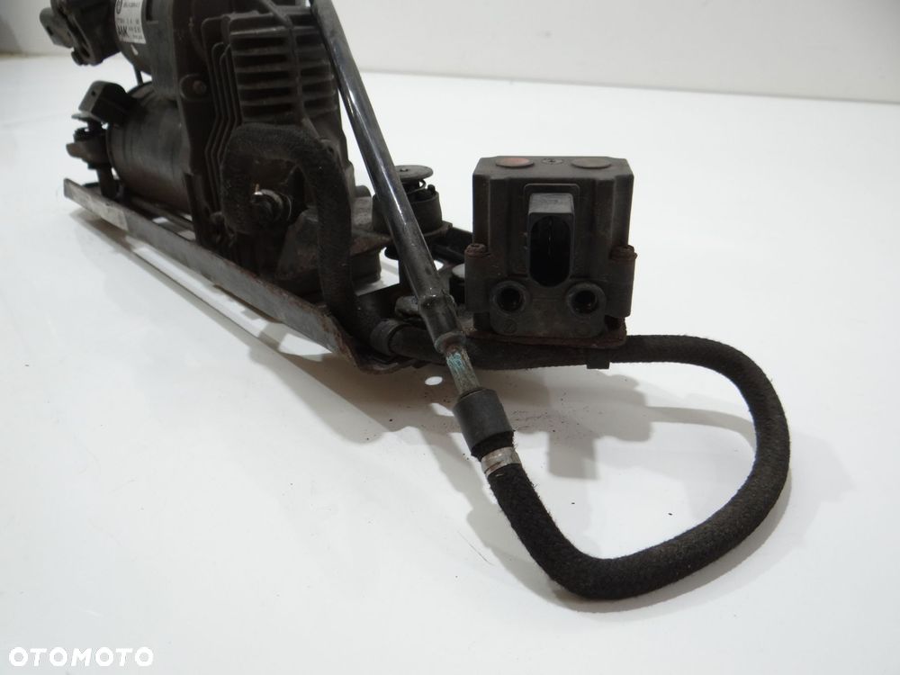 KOMPRESOR ZAWIESZENIA BMW E60 E61 LCI 6789937 (4570585) - 4
