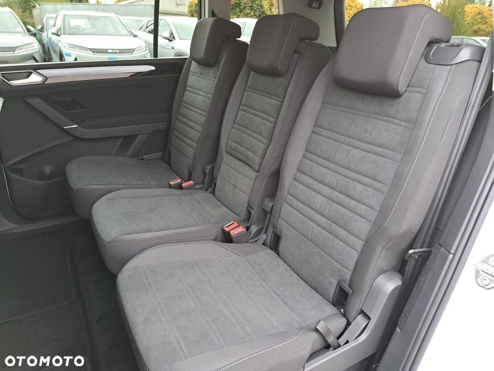 Volkswagen Touran - 16