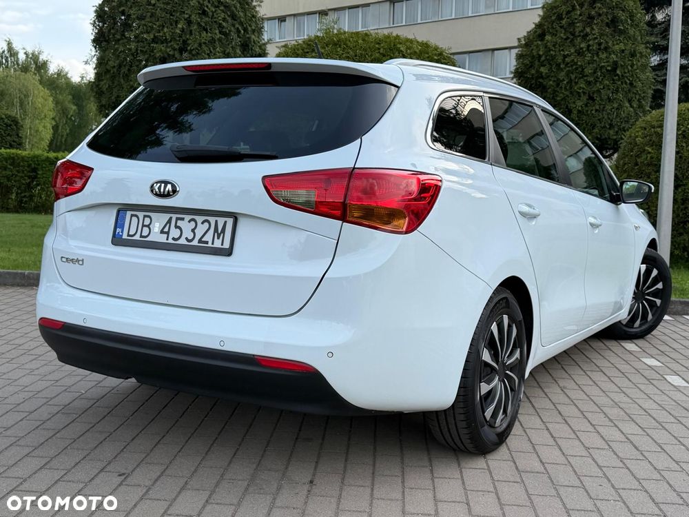 Kia Ceed 1.6 GDI Fifa World Cup Edition - 17
