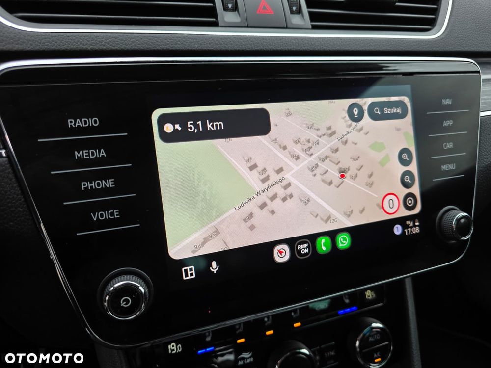 Skoda Superb 2.0 TDI DSG Premium Edition - 28