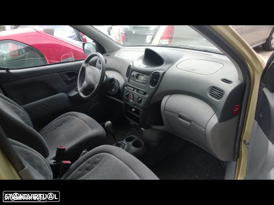 Traseira/Frente/Interior Toyota Yaris Verso - 3