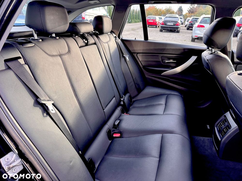 BMW Seria 3 320i Touring - 25